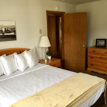 Maxwelton Braes Lodge & Golf Course Бейлис-Харбор Экстерьер фото