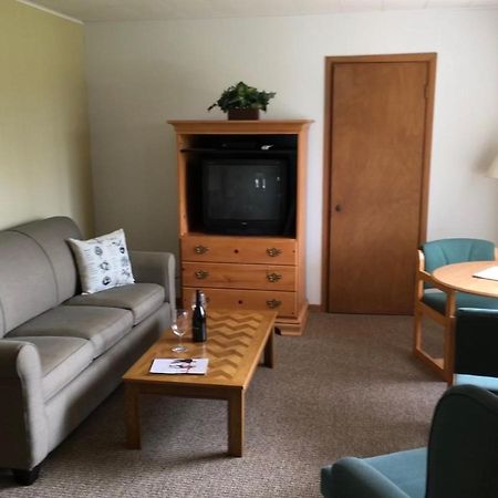 Maxwelton Braes Lodge & Golf Course Бейлис-Харбор Экстерьер фото