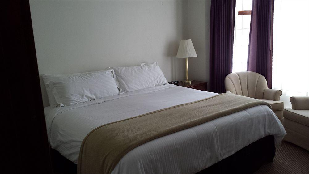 Maxwelton Braes Lodge & Golf Course Бейлис-Харбор Экстерьер фото
