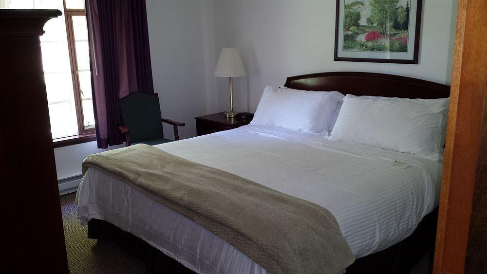 Maxwelton Braes Lodge & Golf Course Бейлис-Харбор Экстерьер фото