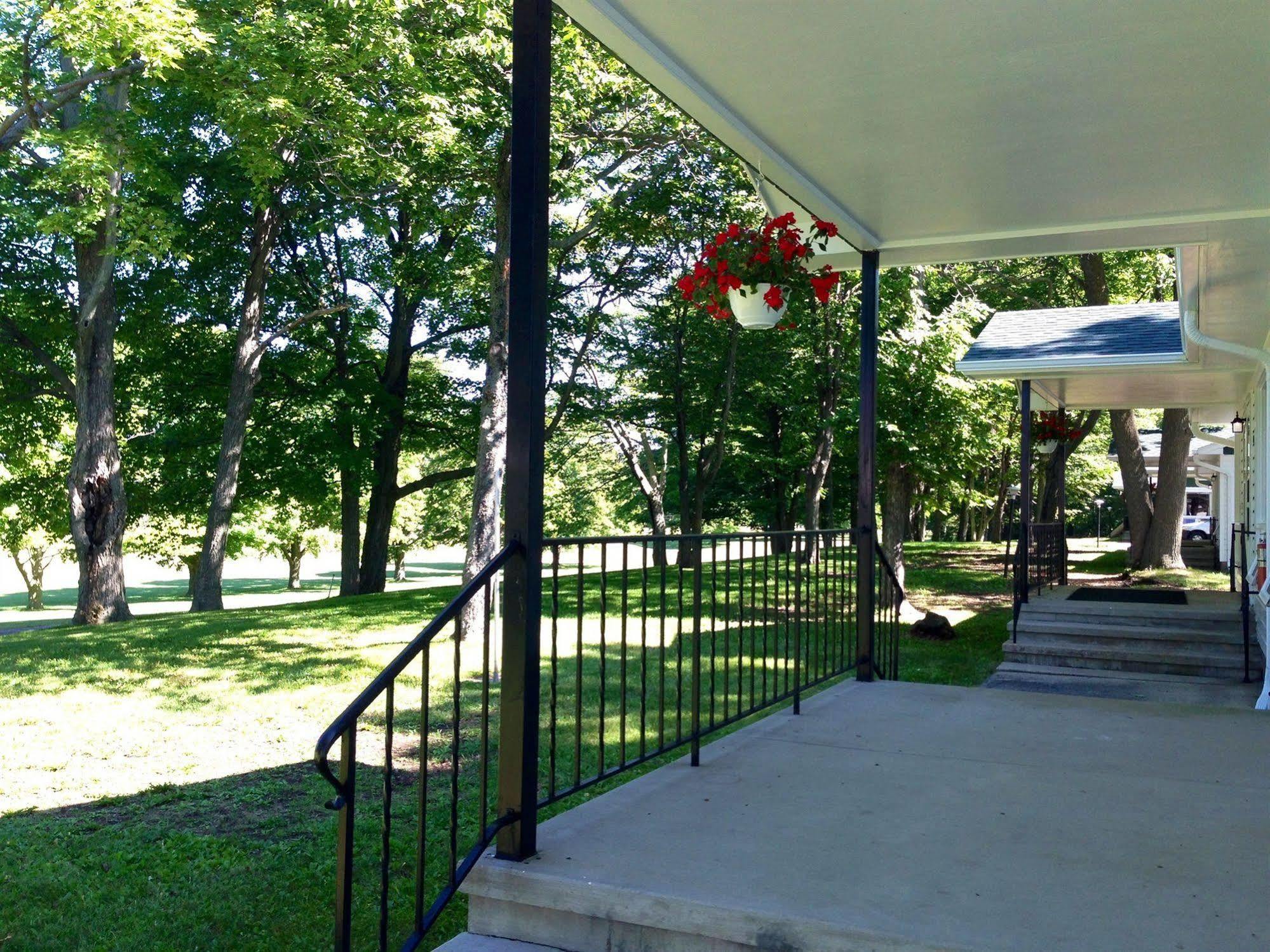 Maxwelton Braes Lodge & Golf Course Бейлис-Харбор Экстерьер фото