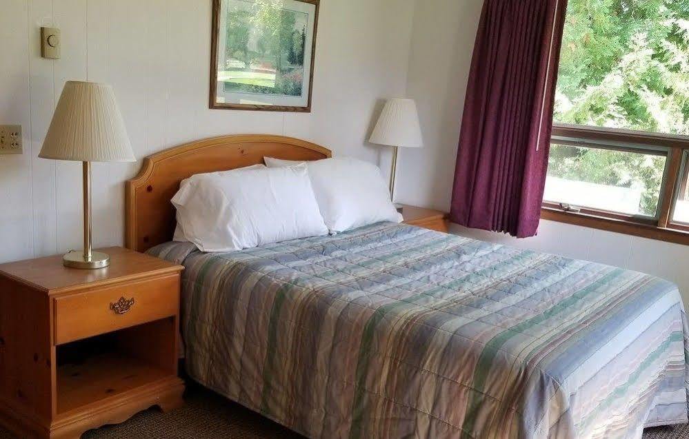 Maxwelton Braes Lodge & Golf Course Бейлис-Харбор Экстерьер фото
