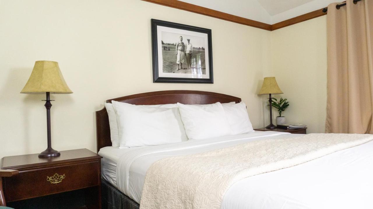 Maxwelton Braes Lodge & Golf Course Бейлис-Харбор Экстерьер фото